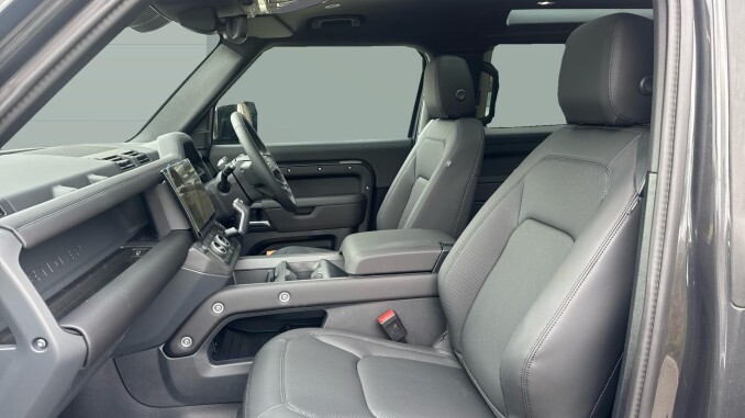 Land Rover Defender 3.0 D250 X-Dynamic SE 90 3dr Auto Diesel Estate - Image 3